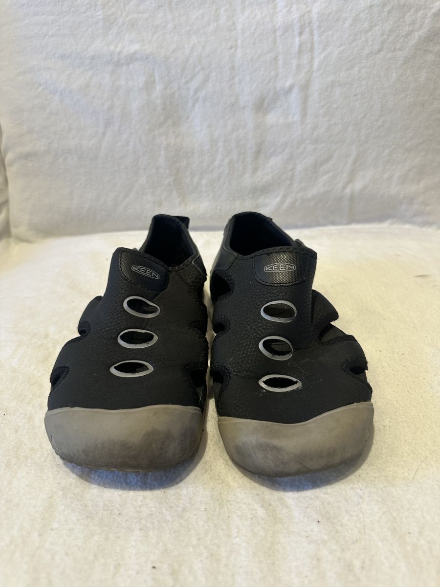 Keen Youth Size 5 Black Neoprene Sandals