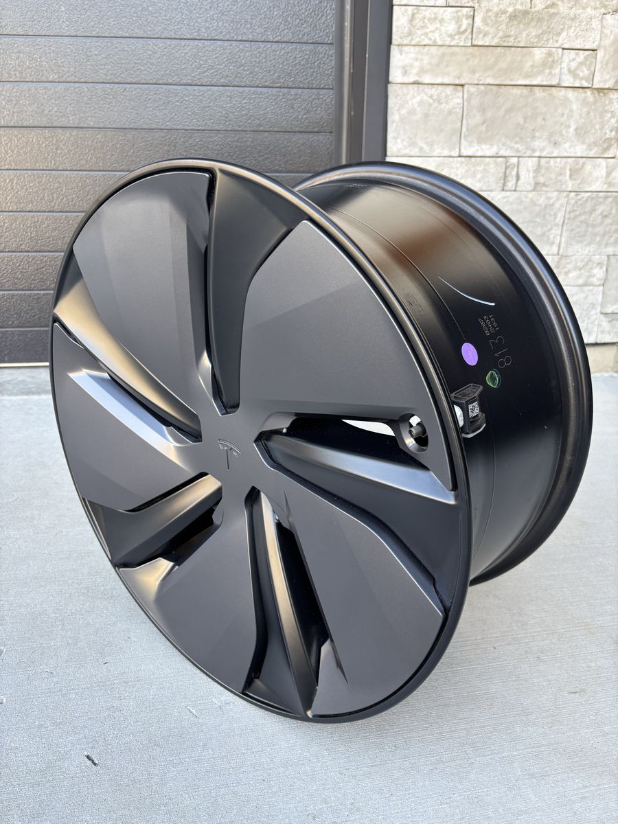 OEM Tesla Model Y 19", Juniper Wheel with Aero Cover.