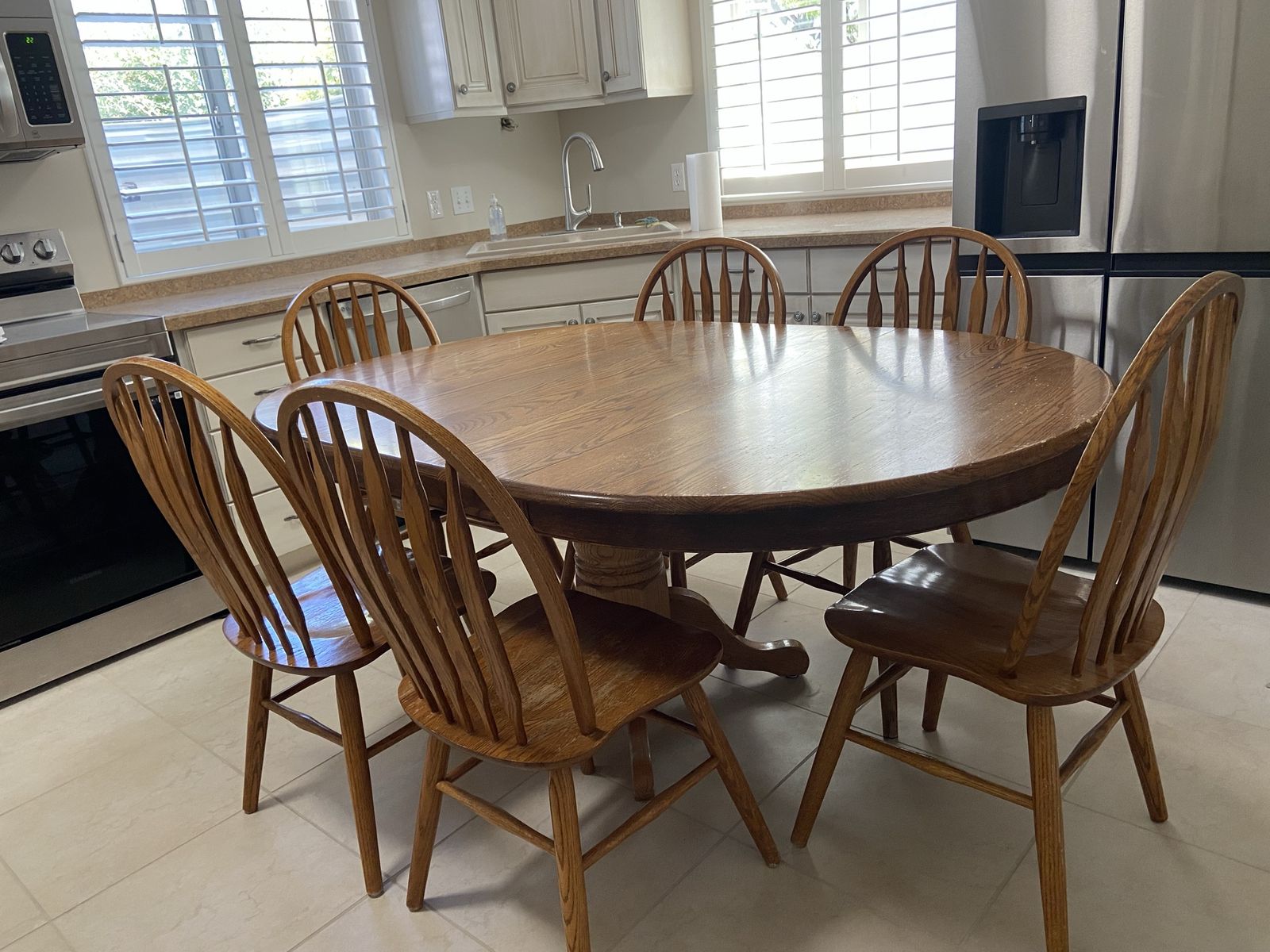 Solid Oak Oval or Round Pedestal Dining Table with 6 Windsor Chairs - Extendable