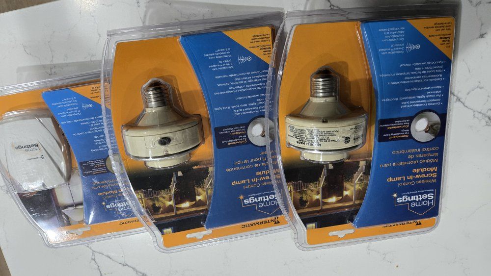 Z-Wave light bulb adapter