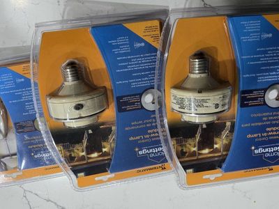 Z-Wave light bulb adapter
