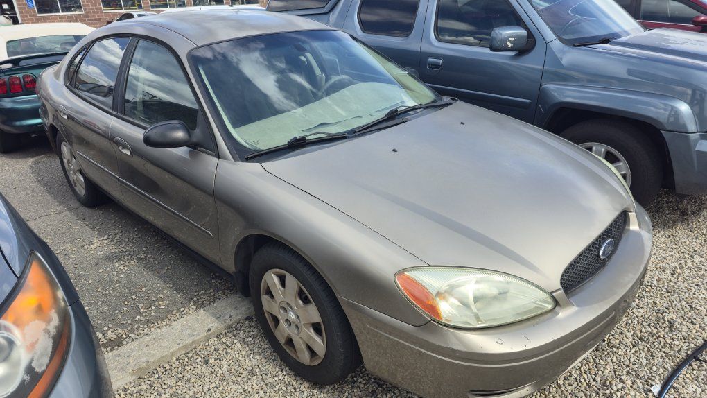 2005 Ford Taurus SE