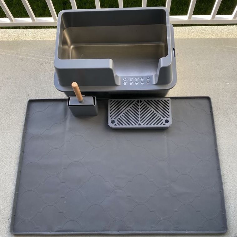 Stainless steel litter box with mat and scoop