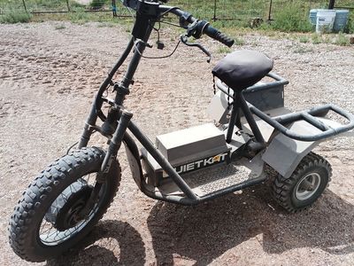 Quiet kat riding scooter