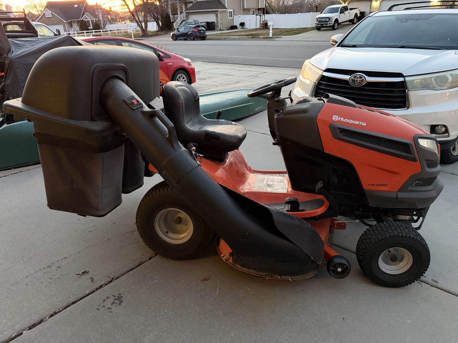 Husqvarna 46” Riding Mower YTH22V46 (2021)