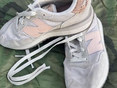 New Balance 237 Sneakers - Cream/Blush Snake Print, Kids Size 4