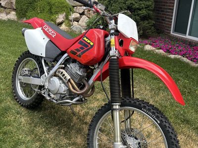 2004 Honda XR250R Dirt Bike