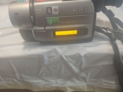 Sony Handycam Vision CCD-TRV75 72x Digital Zoom Video Camera Recorder 3" LCD Monitor