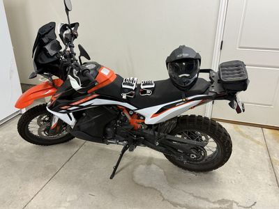 2022 KTM 890 Adventure R less than 1000 miles