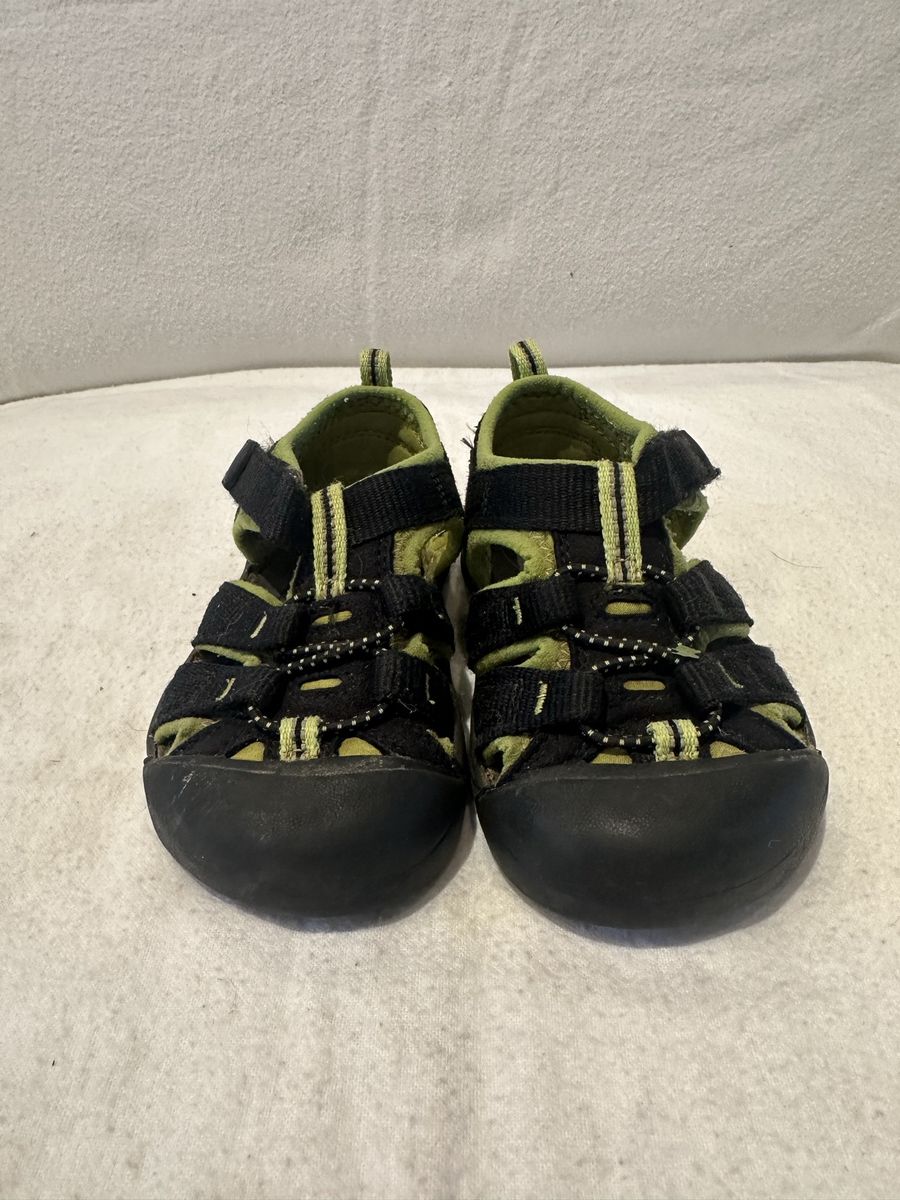 Keen toddler size 7 black/lime, green trim, hiking sandals