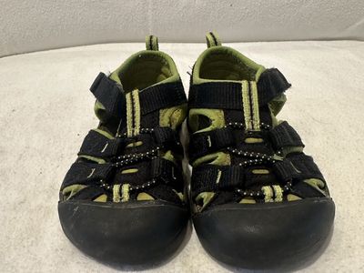 Keen toddler size 7 black/lime, green trim, hiking sandals