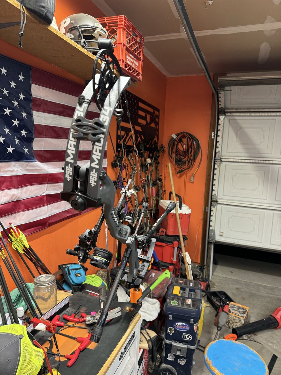 PSE Mach 34 Bare bow 80Lb limbs