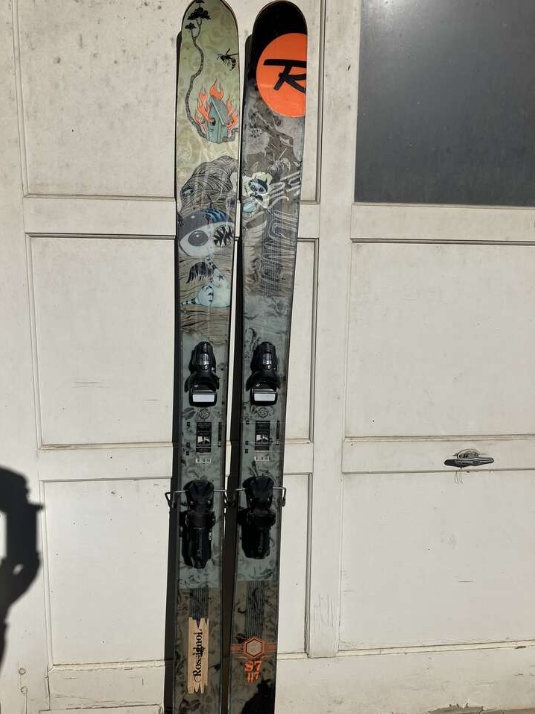 EXCELLENT POWDER SKIS