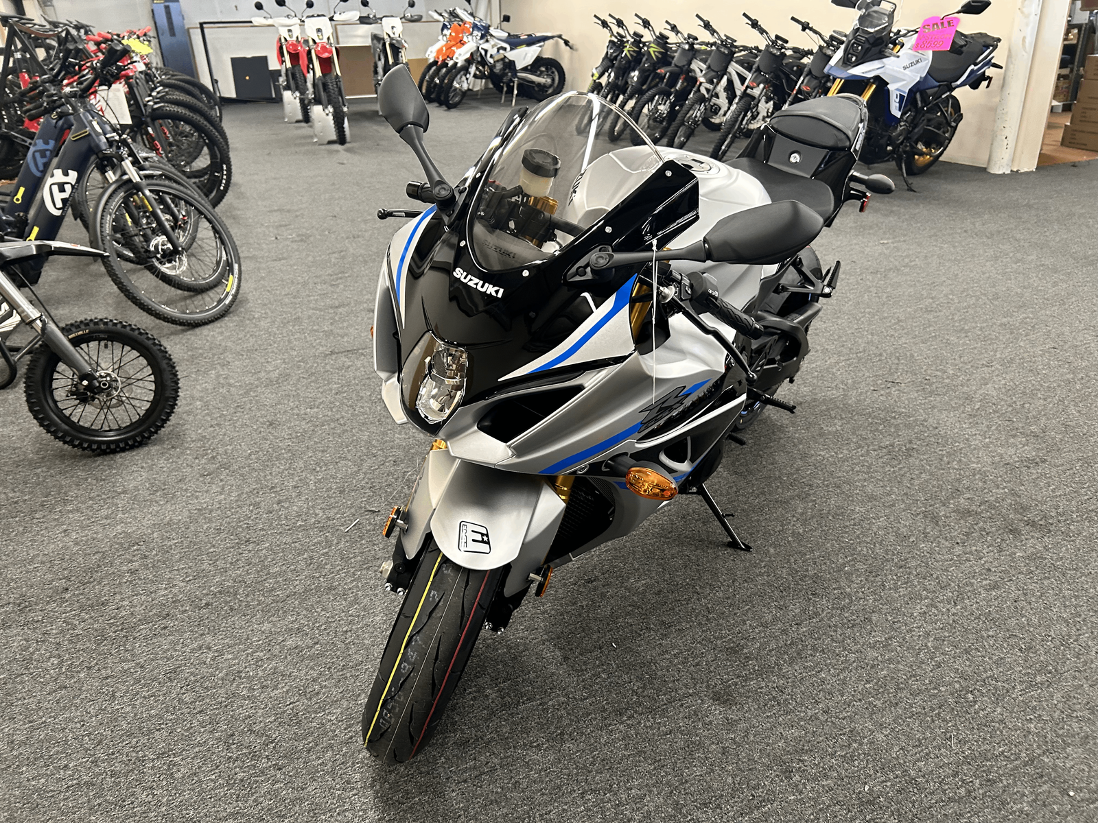 2025 Suzuki GSX-R1000RAM5