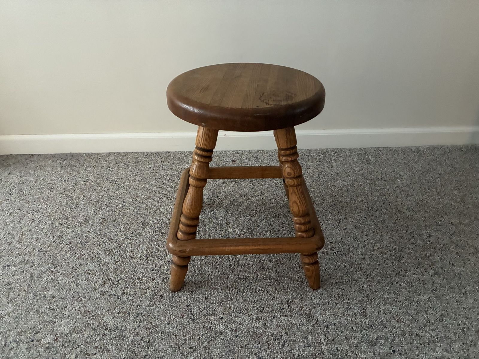 Vintage Solid Wood Swivel Stool - Oak Finish, Round Seat and Decorative Legs