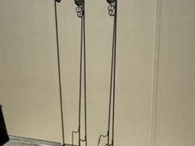 Metal plant holders and spinner