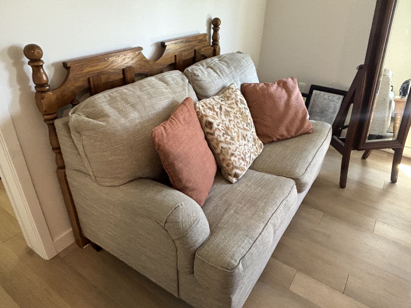 Main image 4