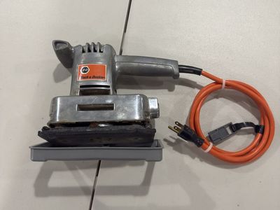 Black And Decker 1/4 Square Sander