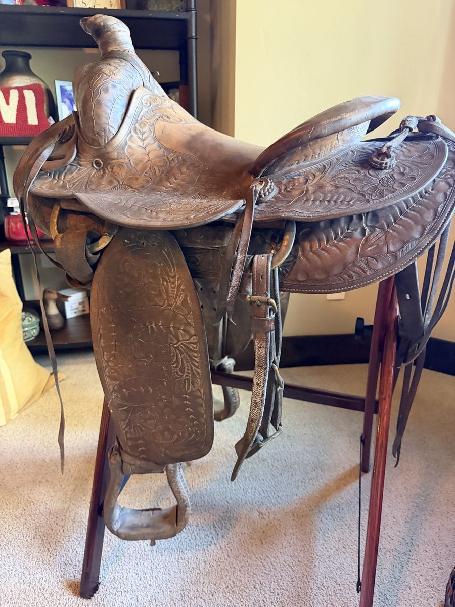Vintage Tooled Leather Western Saddle - Beautifully Crafted & Well-Maintained