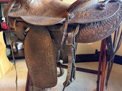 Vintage Tooled Leather Western Saddle - Beautifully Crafted & Well-Maintained