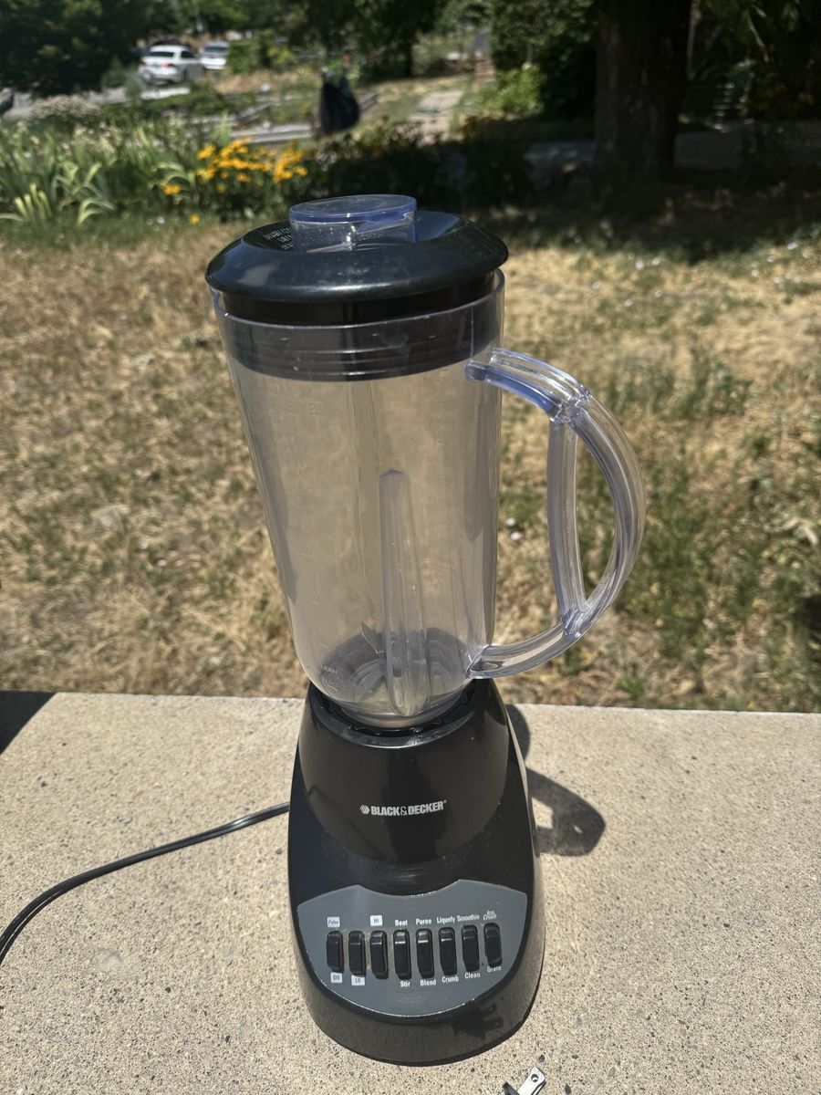 Black & Decker black blender