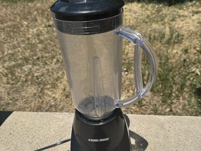 Black & Decker black blender