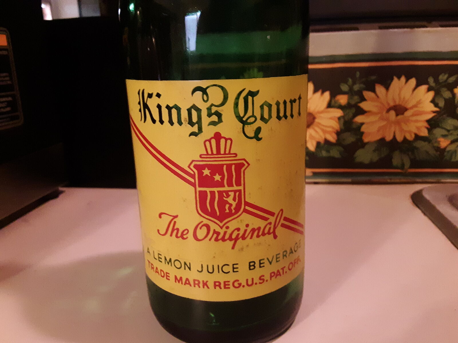 1959 Kings Court Lemon Juice Beverage Rare 29oz Soda Pop Bottle
