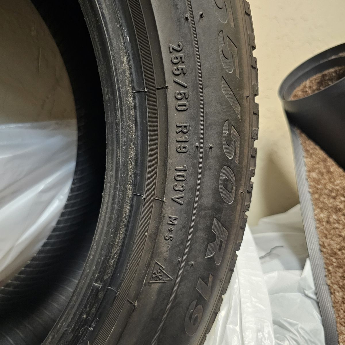Pirelli Scorpion Winter: 2 front 235/50 R19 103V and 2 rear 255/50 R19 103V