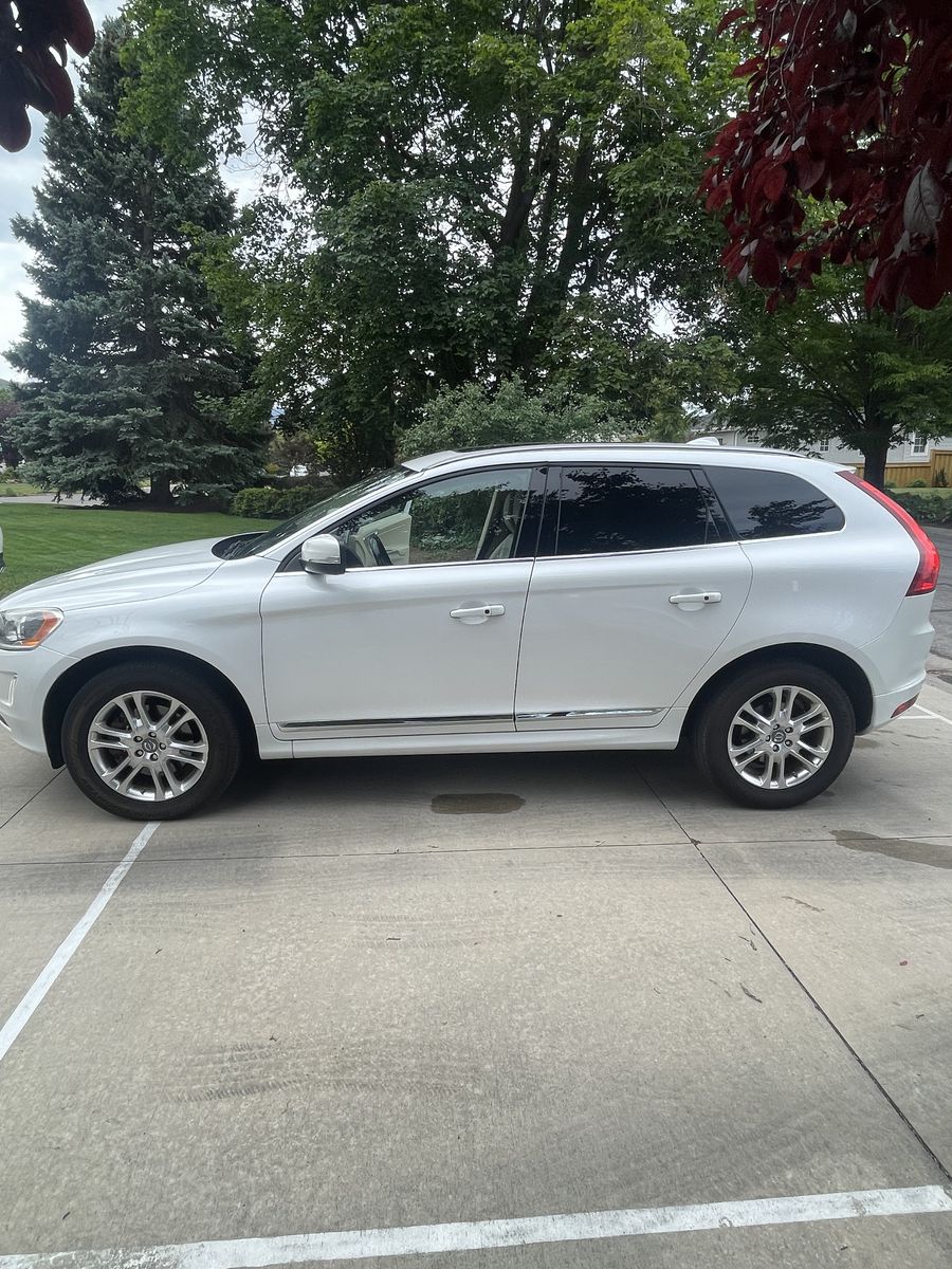 2015 Volvo XC60 T5 Drive-E Premier Plus