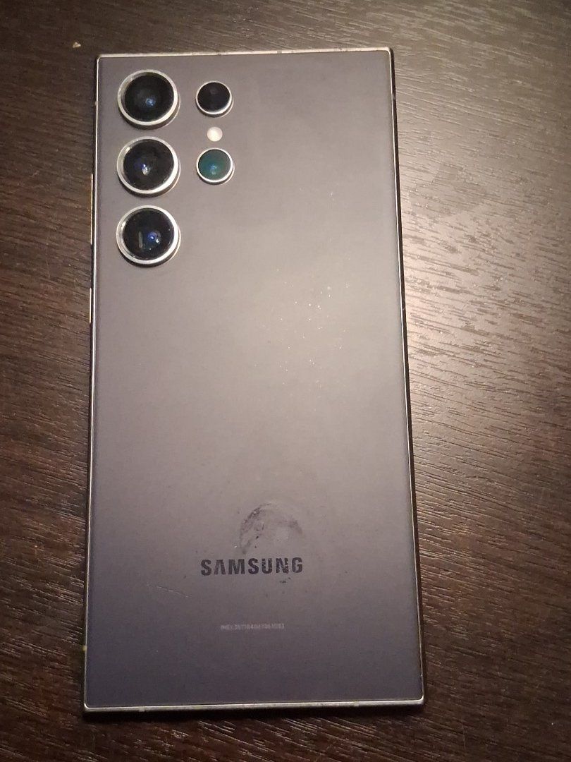 Samsung Galaxy S24 Ultra 256GB - Used Smartphone with Case