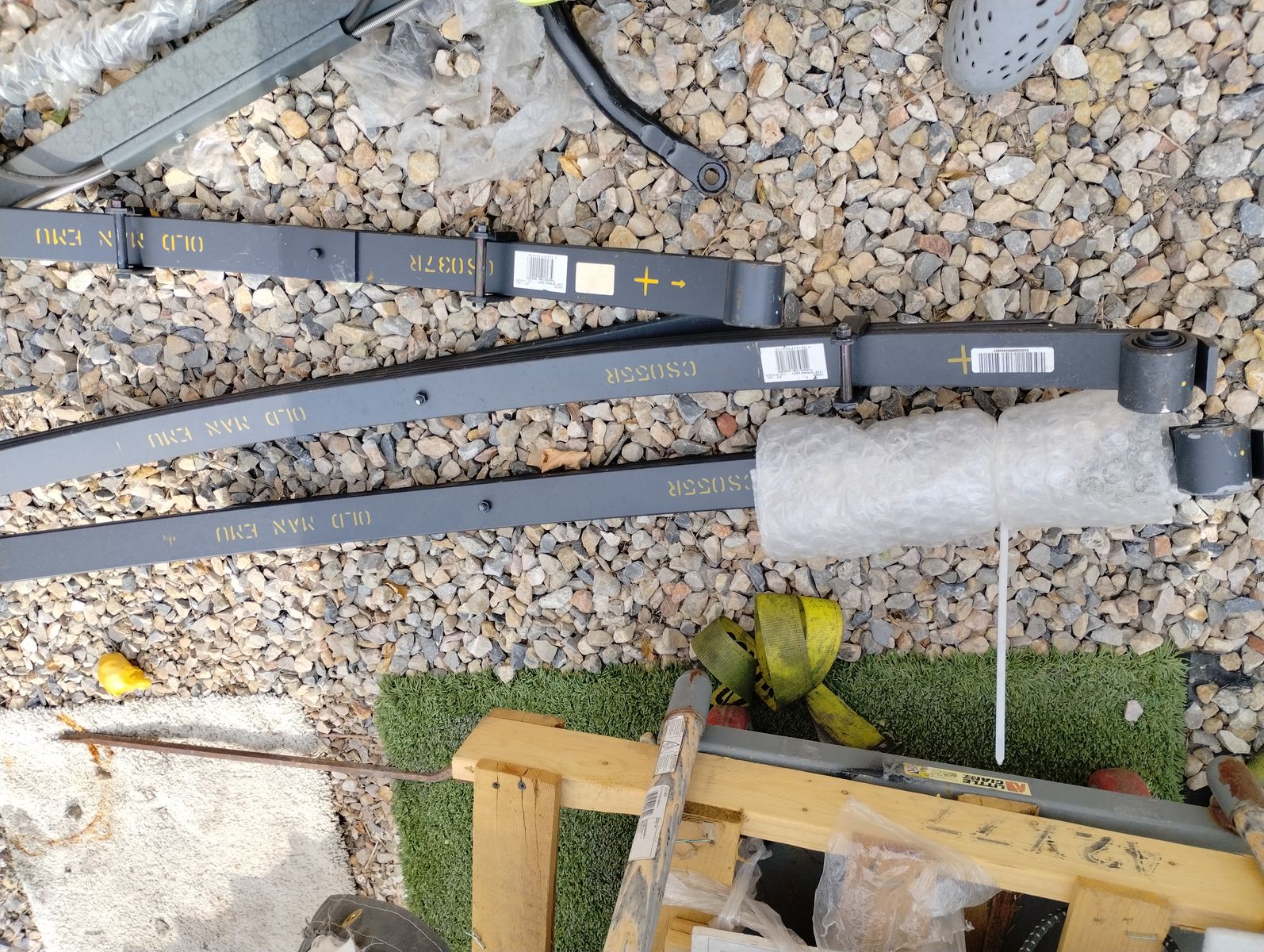 toyota tundra rear leaf springs   1/2 price