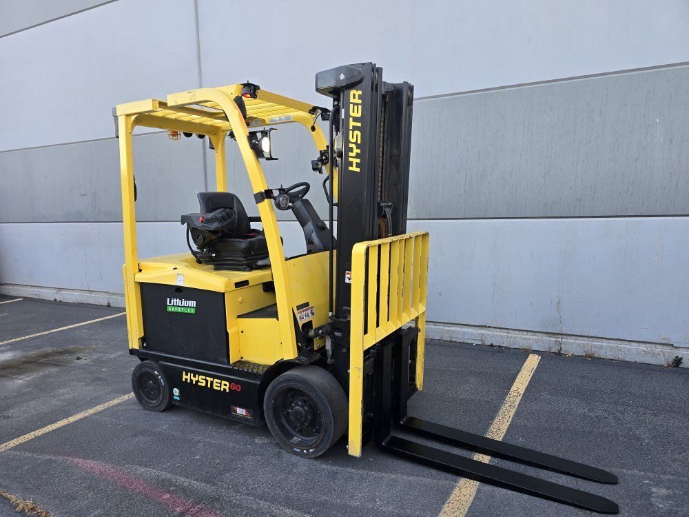 2022 Hyster E60XN Lithium Electric Forklift – 5,800 lb Capacity – 189" Triple Mast – Only 1,802 Hours