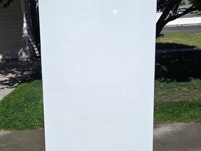 Fridgidaire Upright freeze