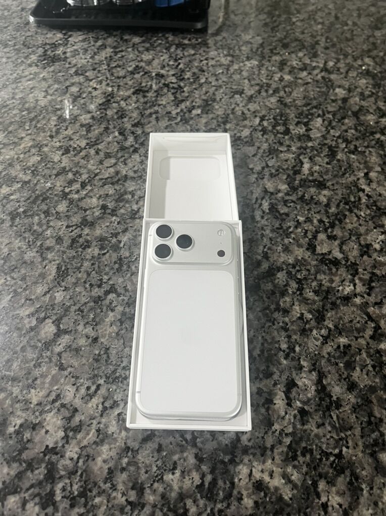Iphone 17 Pro Max White Color