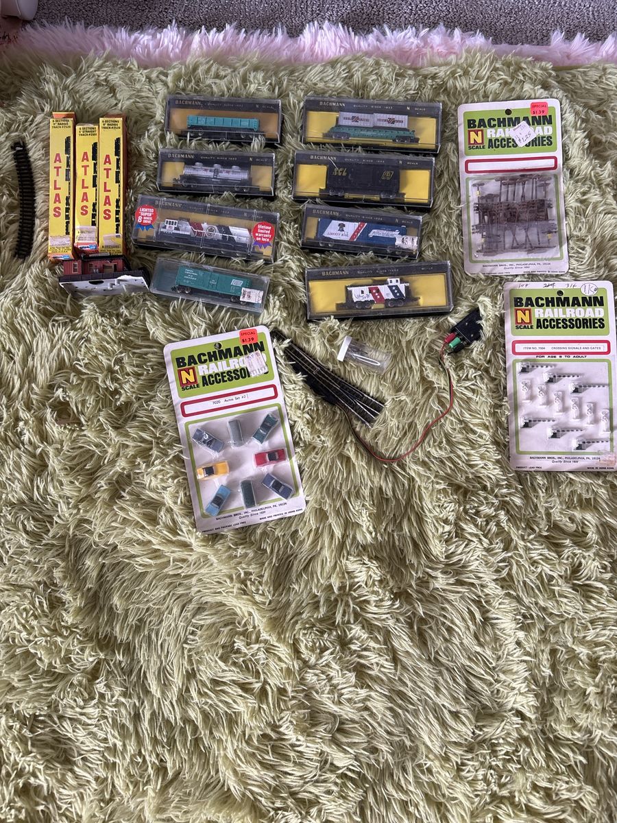 Bachmann N Scale Train Set w/ Atlas & Bachmann Accessories, Cars, Engines, Track