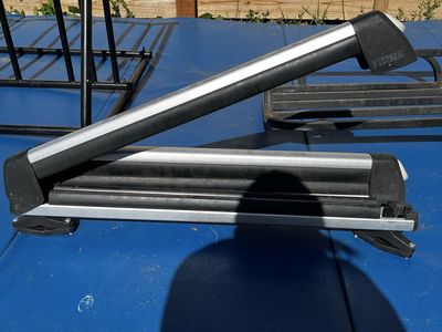 Thule Ski and Snowboard Rack - Car Top Mount Carrier