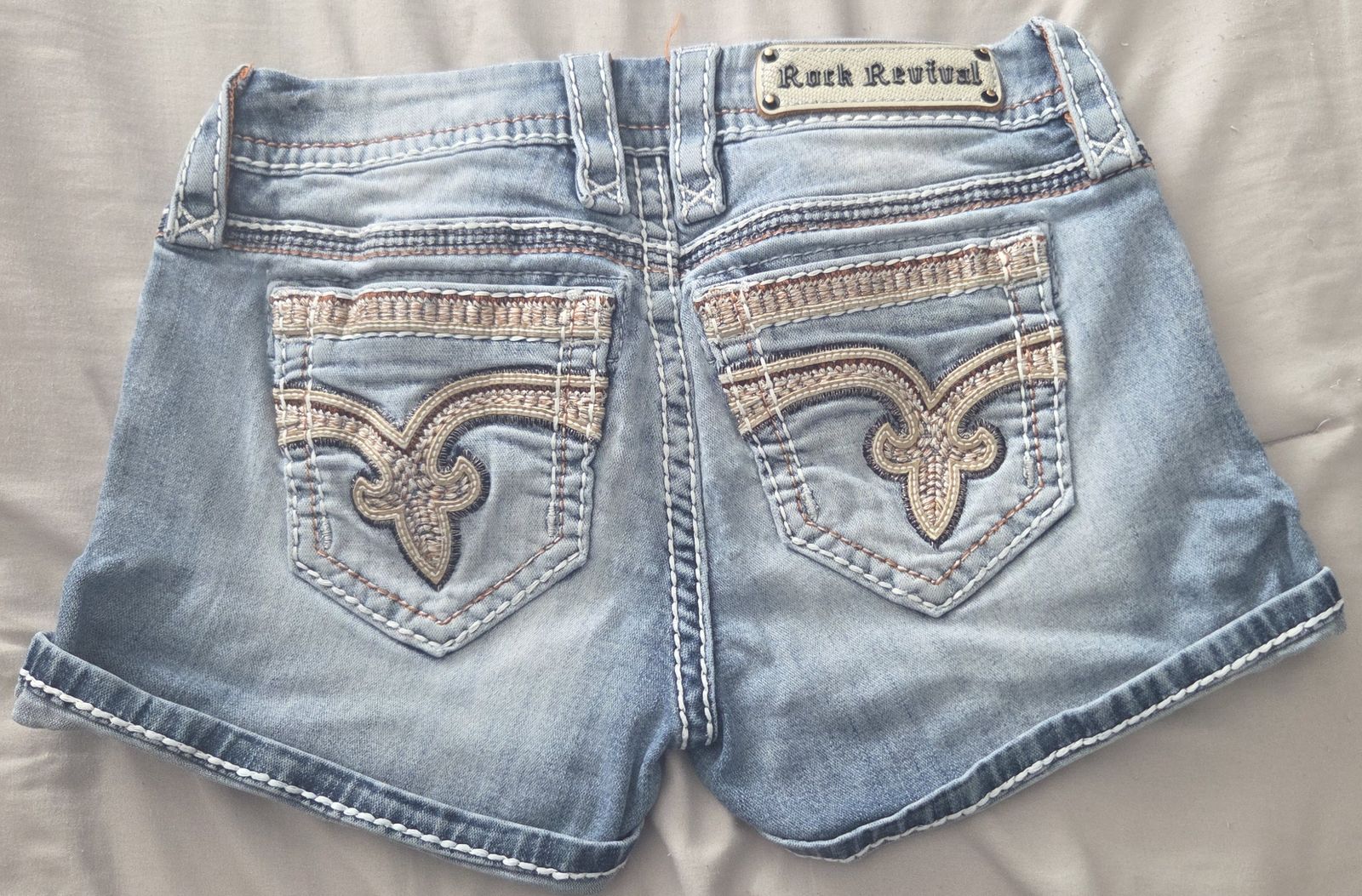 Rock reveal shorts size 26