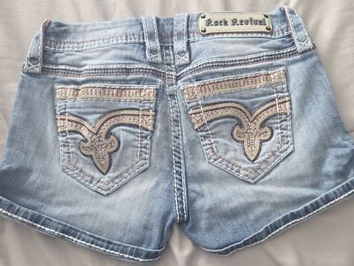 Rock reveal shorts size 26