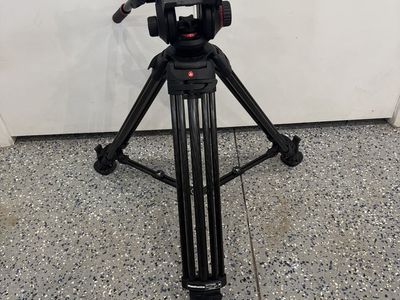 MANFROTTO TRIPOD AND HEAD