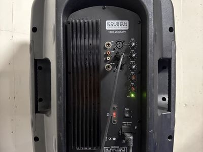 Active speakers with speaker stands