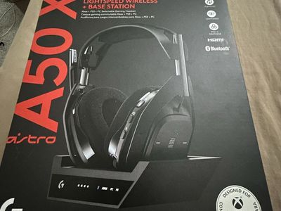 LG ULTRAGEAR 32”GAMING MONITOR 1440p 165HZ + A50 X ASTRO LIGHTSPEED GAMINNG HEADSET (NO DOCK)