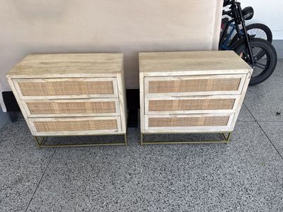 2 Bedside Tables/Nightstands