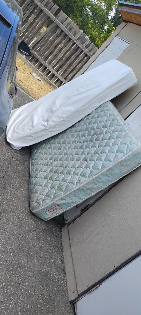 FREE MATTRESS'