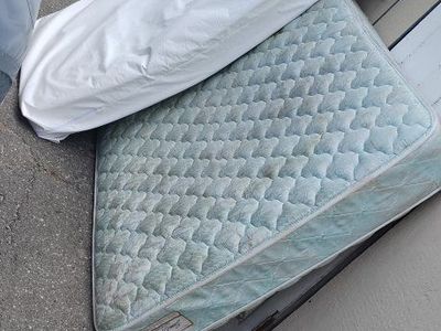 FREE MATTRESS'