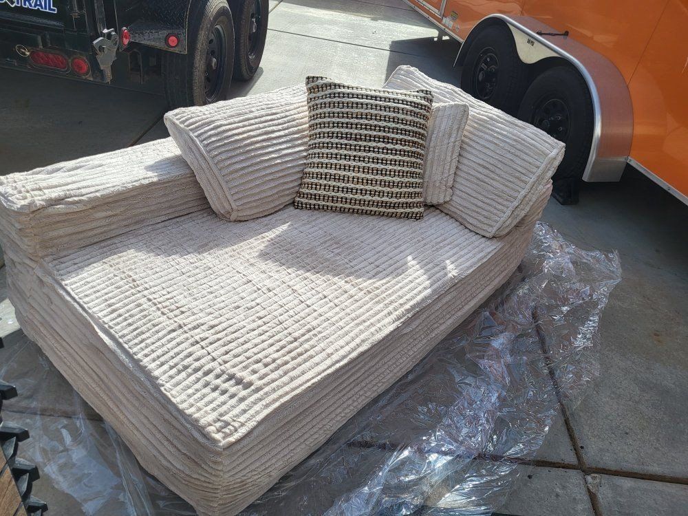 Oversized Plush Fabric Chase Lounge
**w/Pillows ** Beige