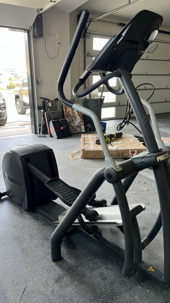 Precor EFX 556 Elliptical