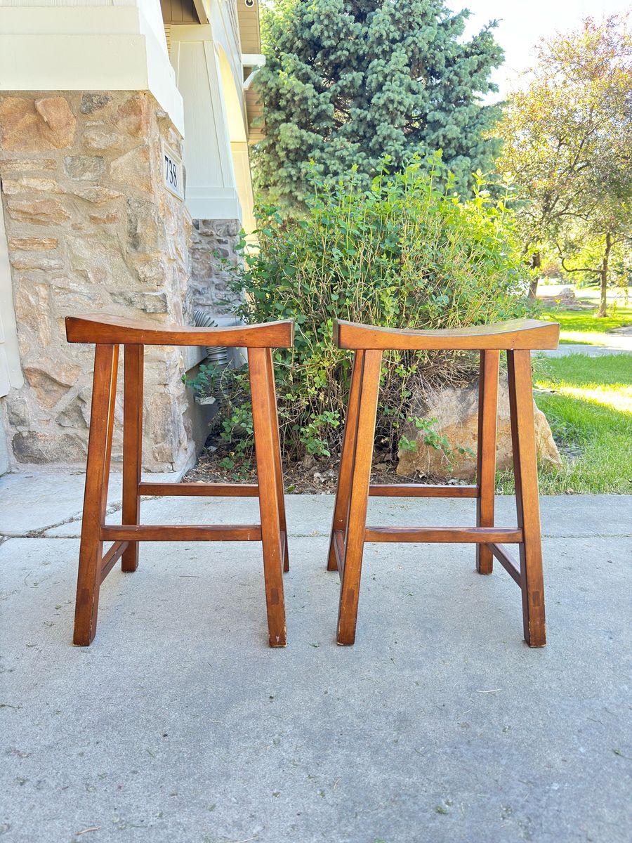 Countertop bar,stools nice and sturdy