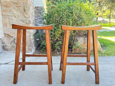 Countertop bar,stools nice and sturdy