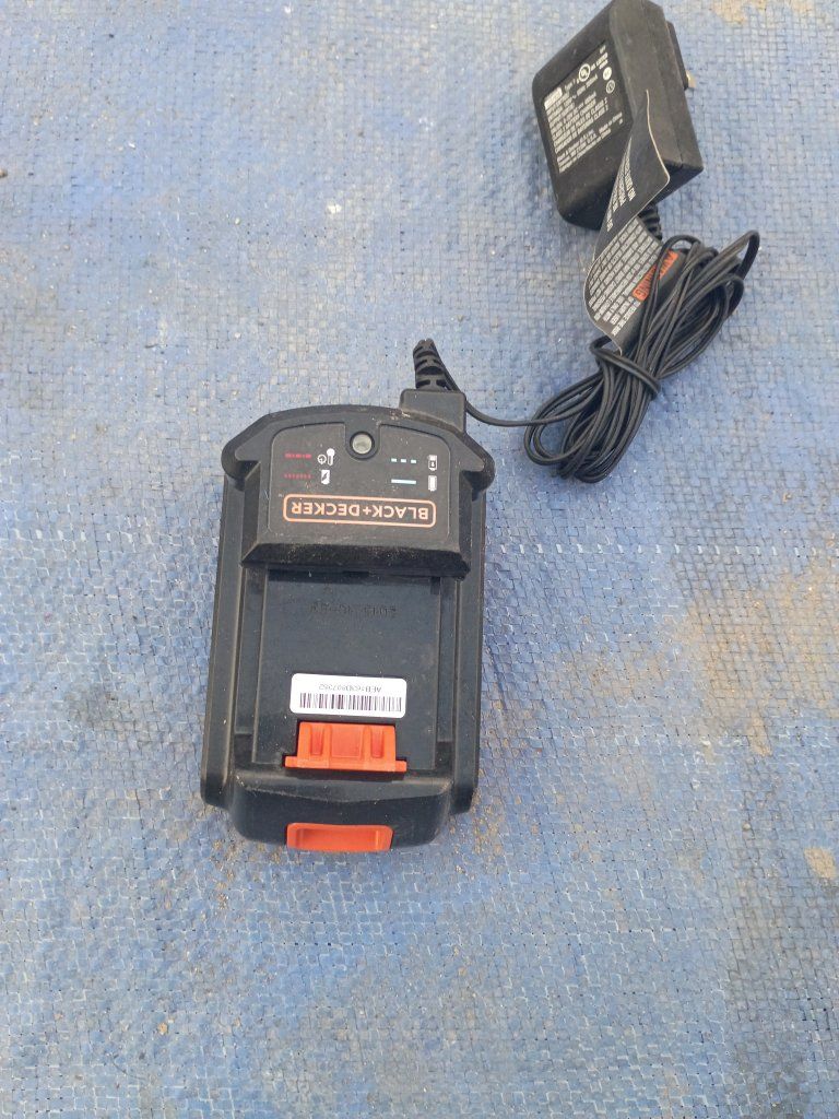 BLACK+DECKER 20V MAX 1.5Ah Lithium Ion Battery and Wall Charger Set (LBXR20)