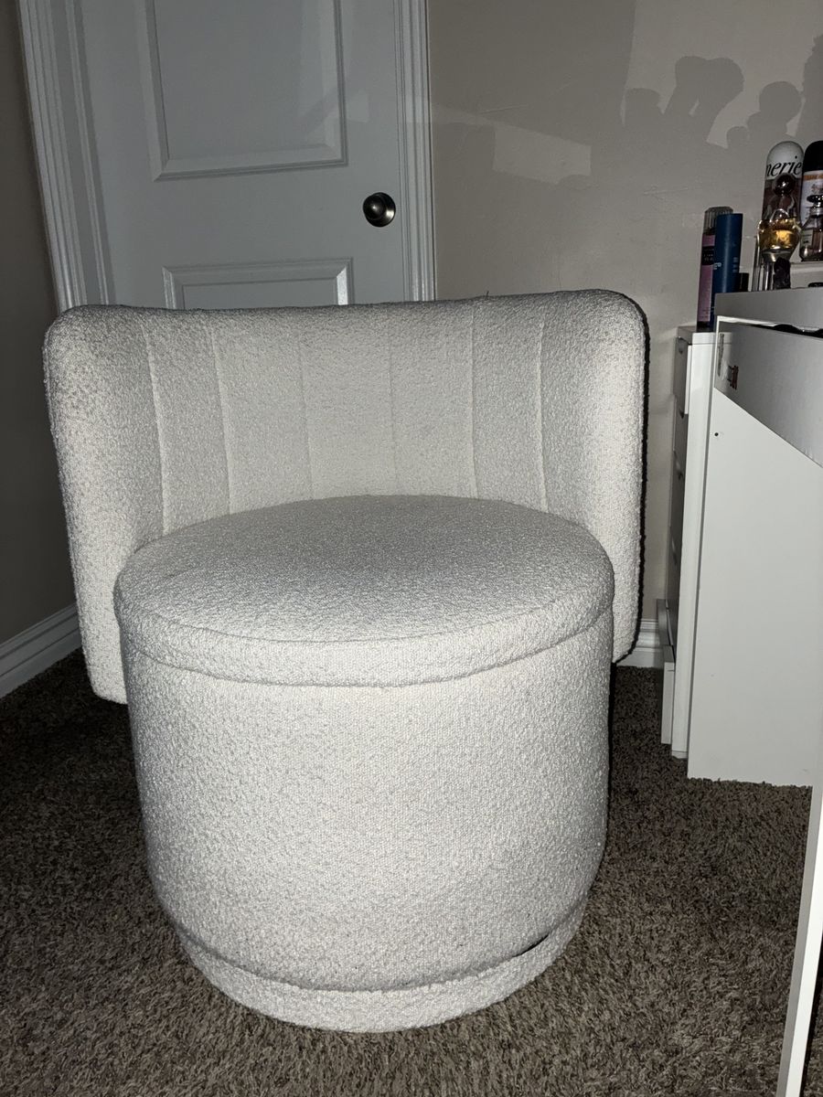 Off white chair